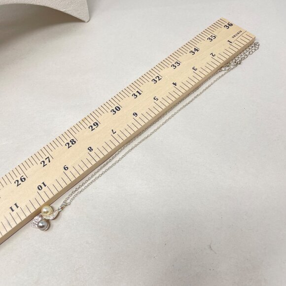 Avon Opposites Attract Set Necklace Earrings Imitation Pearl Silver-Tone - Picture 4 of 6